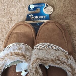 Isotoner Women's Tan 7.5-8 Memory Foam